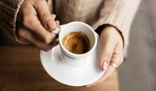 Aman dikkat! Emziren anne kahve içebilir mi?