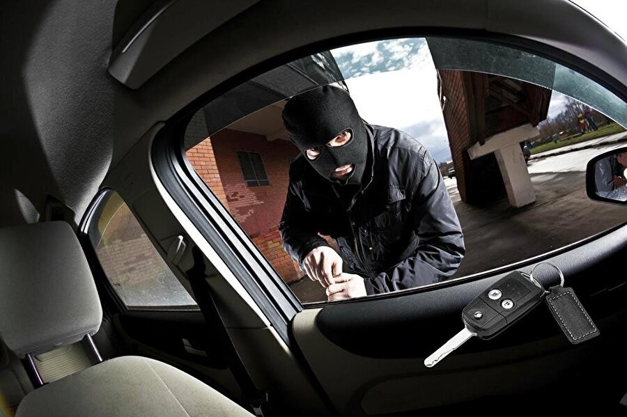 Aman dikkat! Otomobil hırsızlığı giderek artıyor! Yeni yöntemi sigorta firması açıkladı! Hangi durumlarda geçersiz sayılıyor? İlginç detay: Elektrikli araç sahipleri avantajlı!