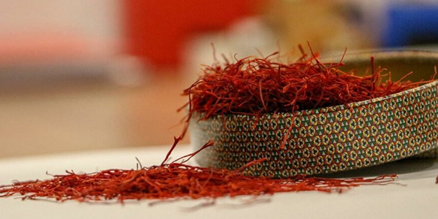 Aman dikkat, şaka değil gerçek! Baharat diye boyanmış at kılı satıyorlar!