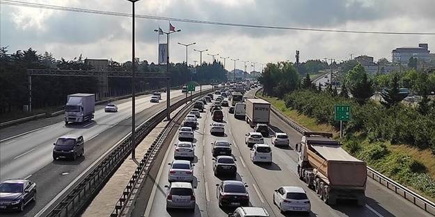 Aman dikkat! Trafik yoğunluğu şimdiden başladı