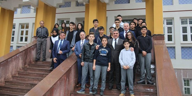 Amasya Belediye Başkanı Özdemir'in okul ziyaretleri devam ediyor