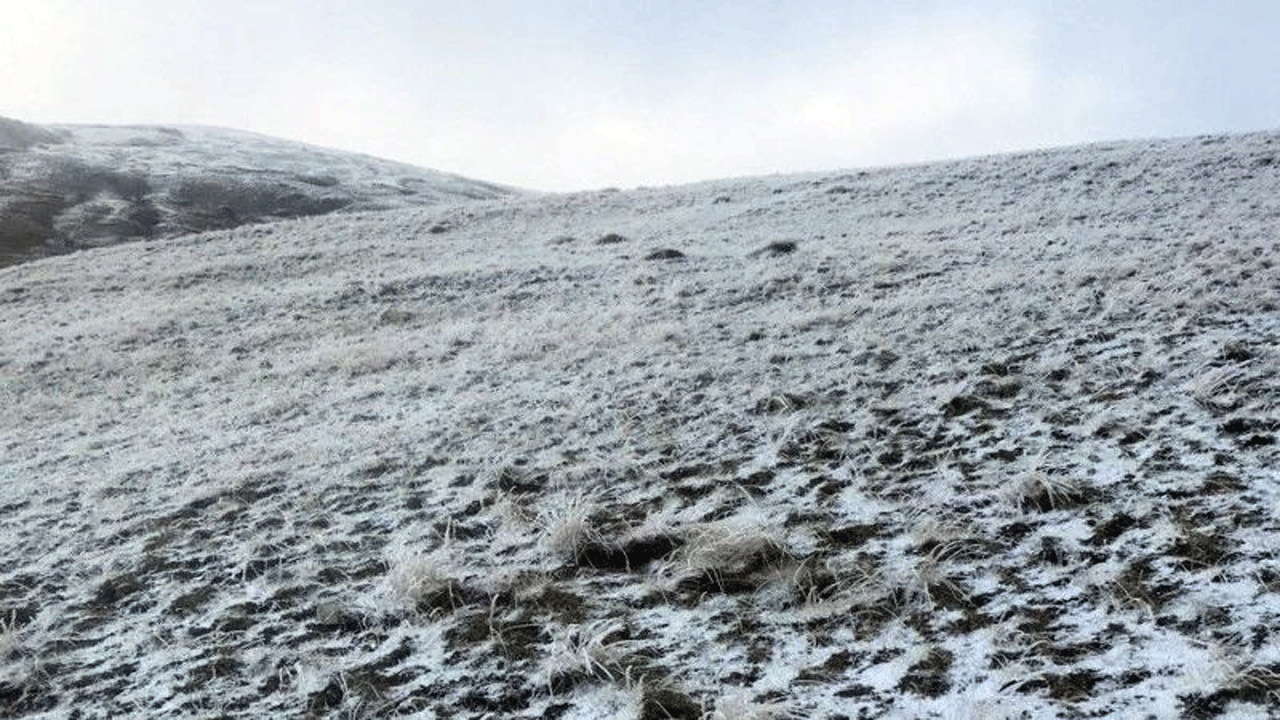 Amasya beyaza büründü! Yüksek kesimlerde kar sürprizi