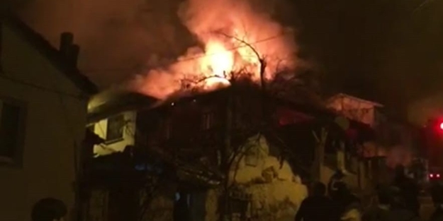 Amasya’da 2 ev alevlere teslim oldu