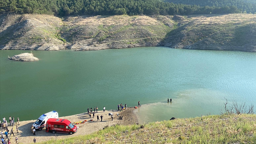 Amasya'da baraj gölünde aynı aileden 5 kişi boğularak hayatını kaybetti