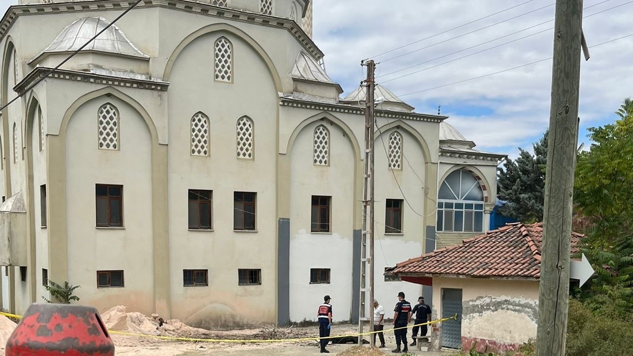 Amasya’da cami kubbesinden düşen işçi hayatını kaybetti