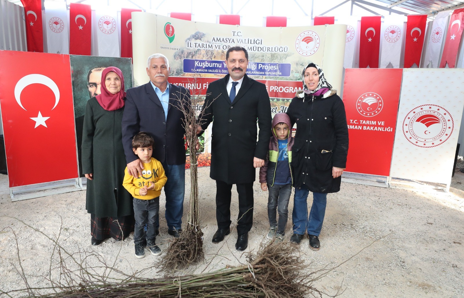 Amasya'da çiftçilere 12 bin 500 kuşburnu fidanı dağıtıldı