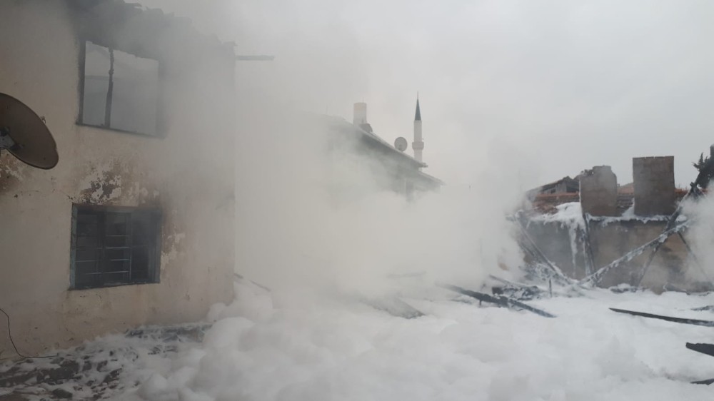 Amasya’da ev yangını 