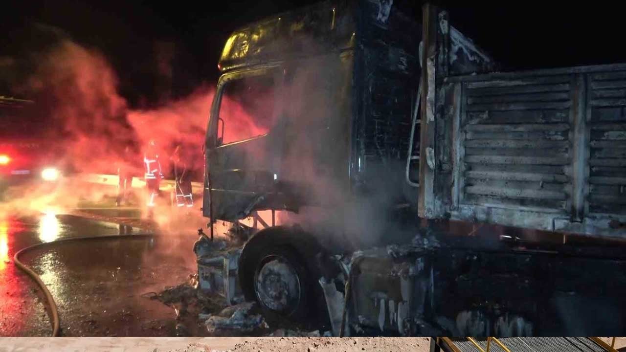 Amasya’da gübre yüklü tır yandı: Sürücü araçtan çıkarak kurtuldu
