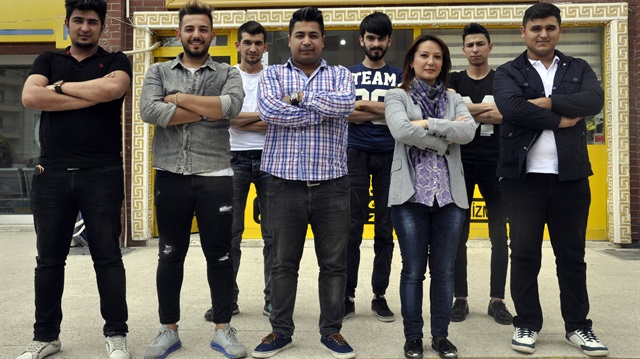 Amasya'da 'Hayal' diyen kocasına açtığı taksi durağında iş verdi