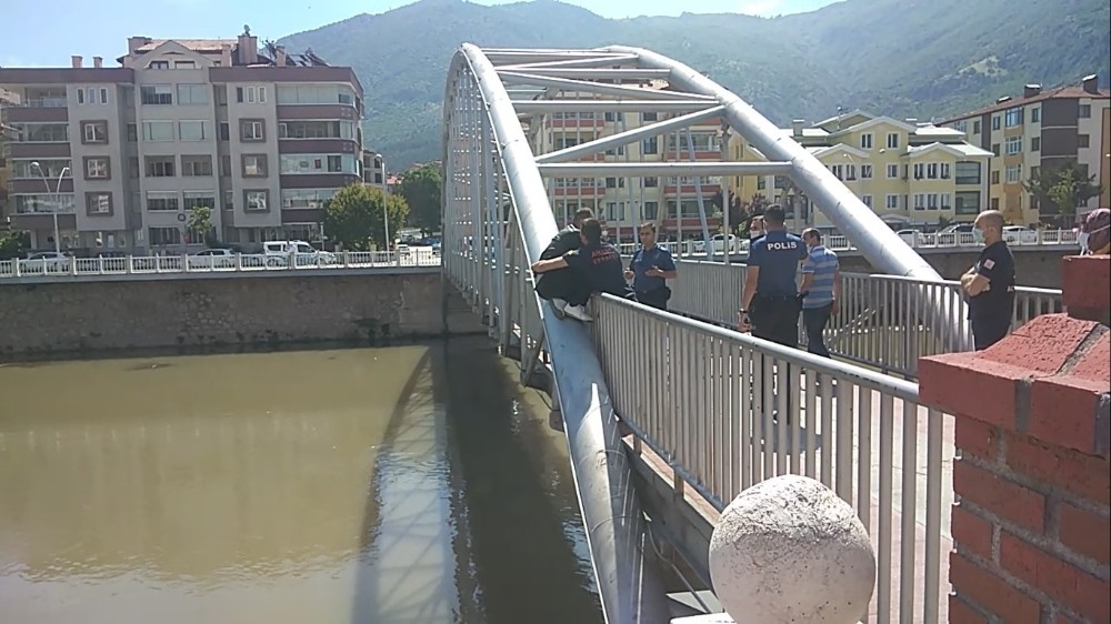 Amasya’da intihar etmek istedi, itfaiye kurtardı 