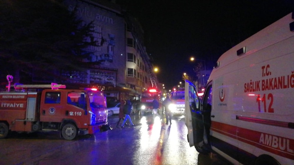 Amasya’da iş yeri yangını: 6 kişi dumandan etkilendi 