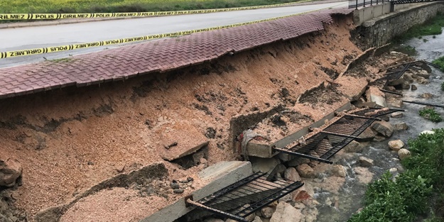 Amasya’da istinat duvarı çöktü