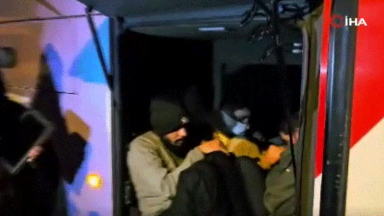 Amasya'da kaçak göçmen operasyonu: Yatak kısmında 9 göçmen bulundu