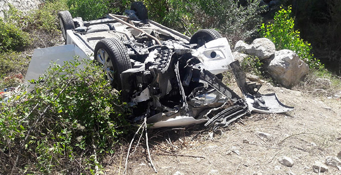 Amasya'da otomobil şarampole devrildi: 3 ölü, 4 yaralı