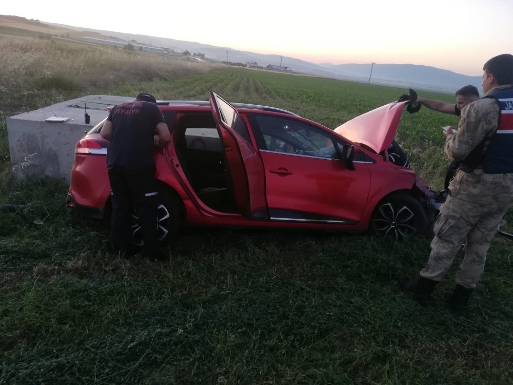 Amasya’da otomobil tarlaya uçtu: 3 yaralı 