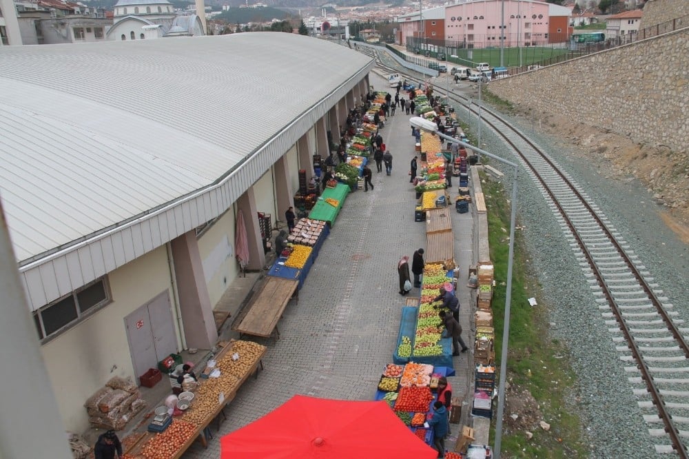 Amasya’da pazarcı esnafından korona tedbiri 