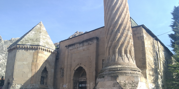 Amasya'da restorasyonu tamamlanan Burmalı Minare Camisi yeniden ibadete açıldı