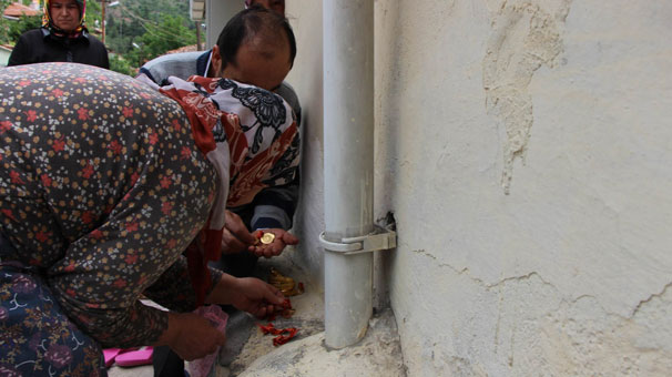 Amasya'da yaşlı kadını 'oğlun gözaltına alınacak' diye dolandırdılar