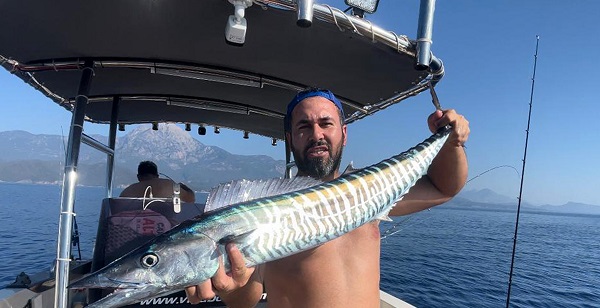 Amatör balıkçı yakaladı! Türkiye'de ilk kez görüntülendi