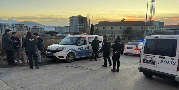 Amatör futbol maçının ardından çıkan kavgada 2 oyuncu bıçakla yaralandı