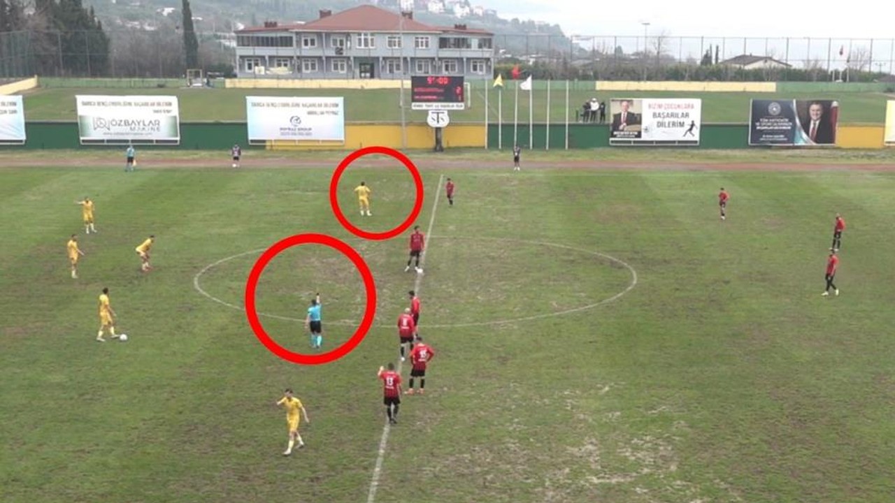 Amatör ligde ilginç hata! 2 sarı kart gören futbolcu maça devam etti