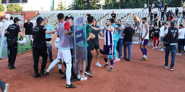 Amatör maç sonunda gerginlik! Polis müdahale etti