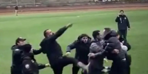 Amatör maçta saha karıştı! Çılgına dönen kulüp başkanı rakip futbolcuyu tokatladı
