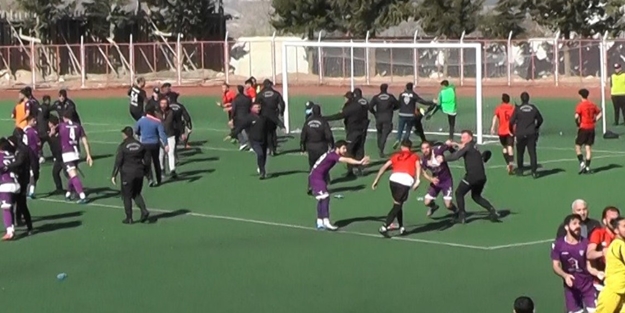 Amatör maçta saha karıştı