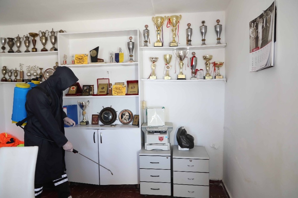 Amatör spor kulüplerinin tesisleri dezenfekte edildi 