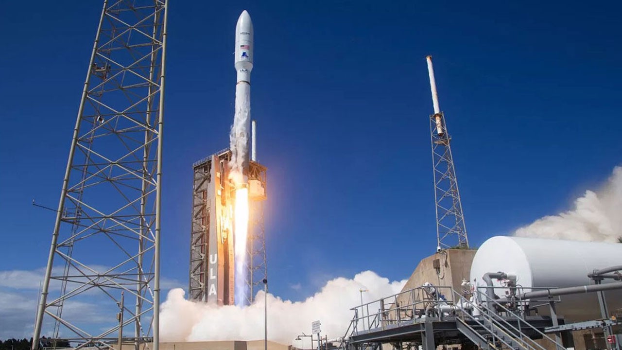 Amazon, uzaydan internet için düğmeye bastı