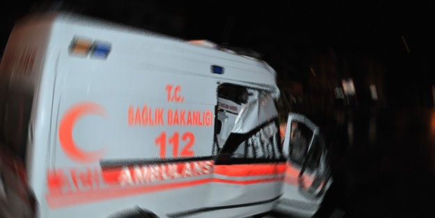 Ambulans evin bahçesine uçtu