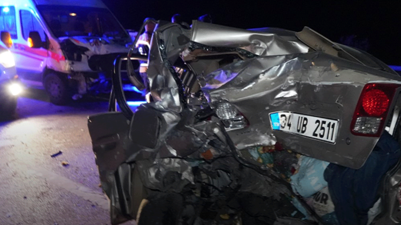 Ambulans hasta sevki sırasında otomobile çarptı: 1 ölü, 5 yaralı!