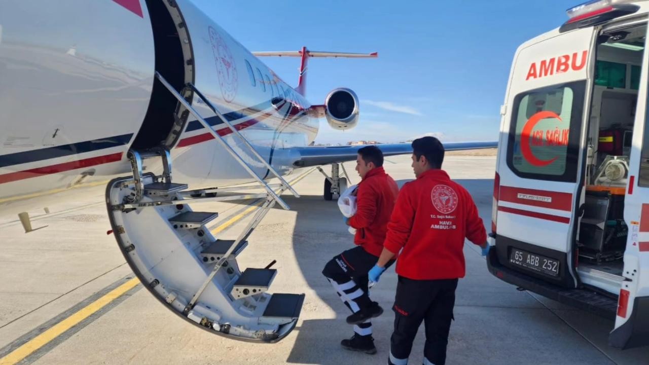 Ambulans helikopter, kalp rahatsızlığı bulunan 2 bebek için havalandı
