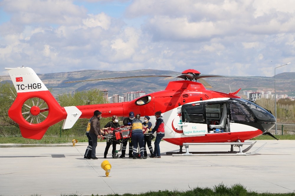 Ambulans helikopter onun için havalandı 