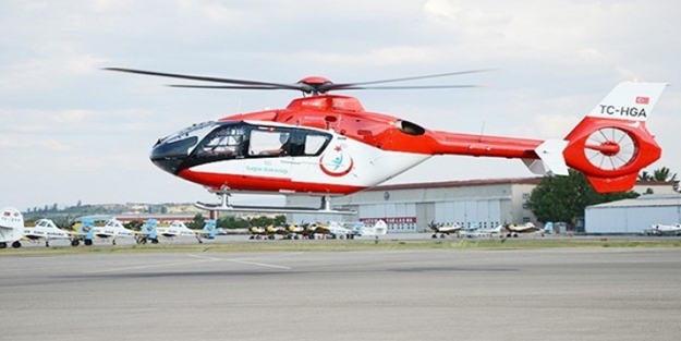 Ambulans helikopter yolu kapalı köydeki hasta için havalandı