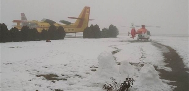 Ambulans helikopteri mahsur kaldı