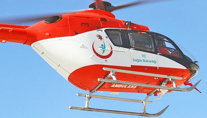 Ambulans helikopterler hastaların imdadına yetişiyor: 28 yaşındaki genç mezradan hastaneye yetiştirildi
