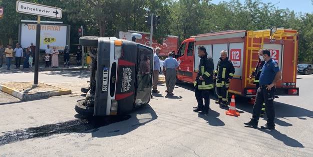 Ambulans ile minibüs çarpıştı: Yaralılar var