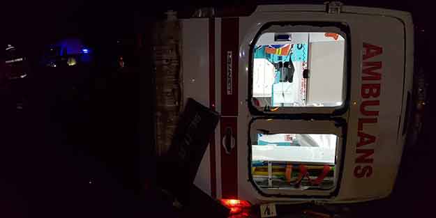 Ambulans ile otomobil çarpıştı! Yaralılar var