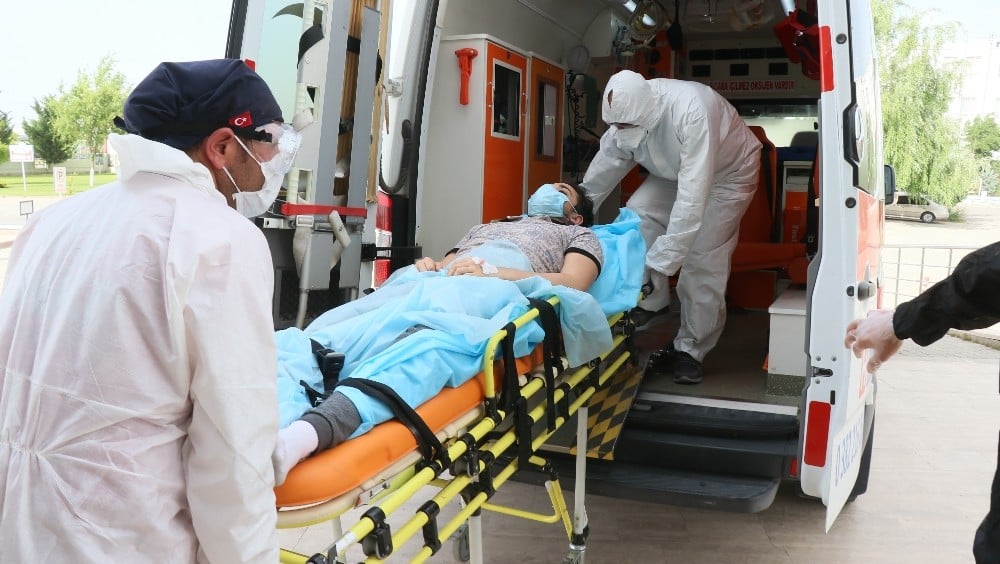 Ambulans uçakla Türkiye’ye getirilen yaralı genç: “Devletimize minnettarım” 