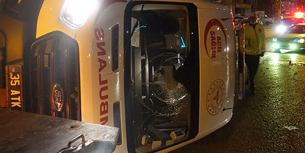 Ambulans ve otomobil çarpıştı: 1 yaralı