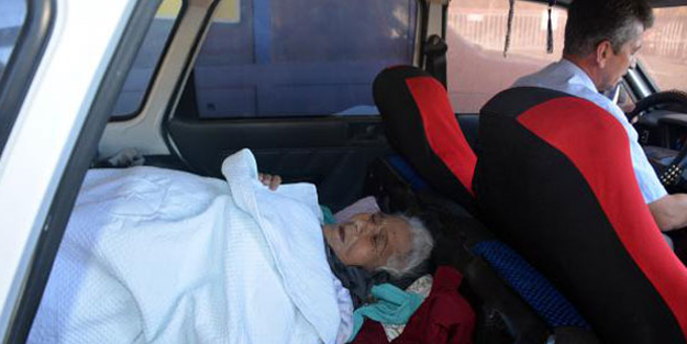 Ambulans verilmeyen annesini bagajda taşıdı!