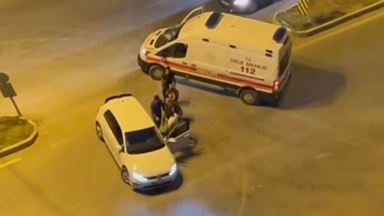 Ambulansın camını yumruklayıp, ‘Beni tanıyor musun’ diye bağırdı