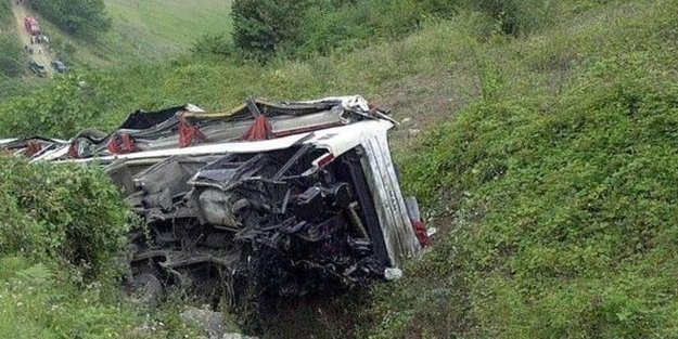 Ambulansla kamyon çarpıştı: 7 ölü