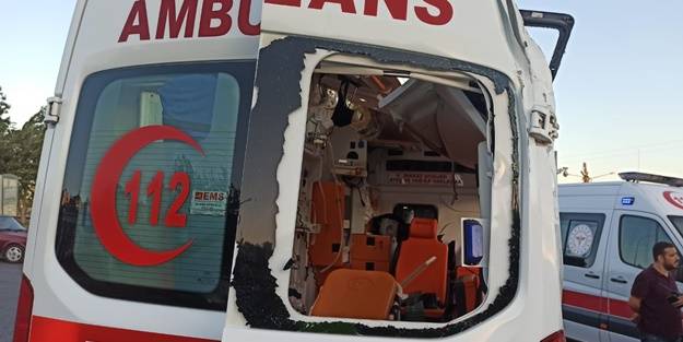 Ambulansla otomobil çarpıştı: Yaralılar var