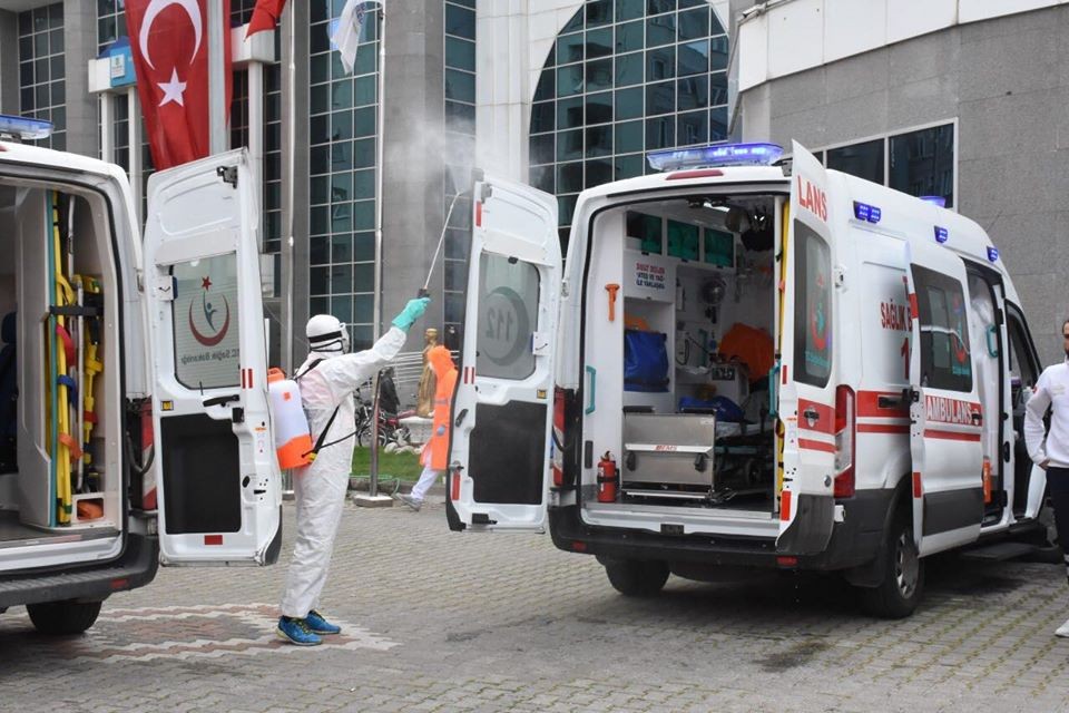 Ambulanslar dezenfekte ediliyor 