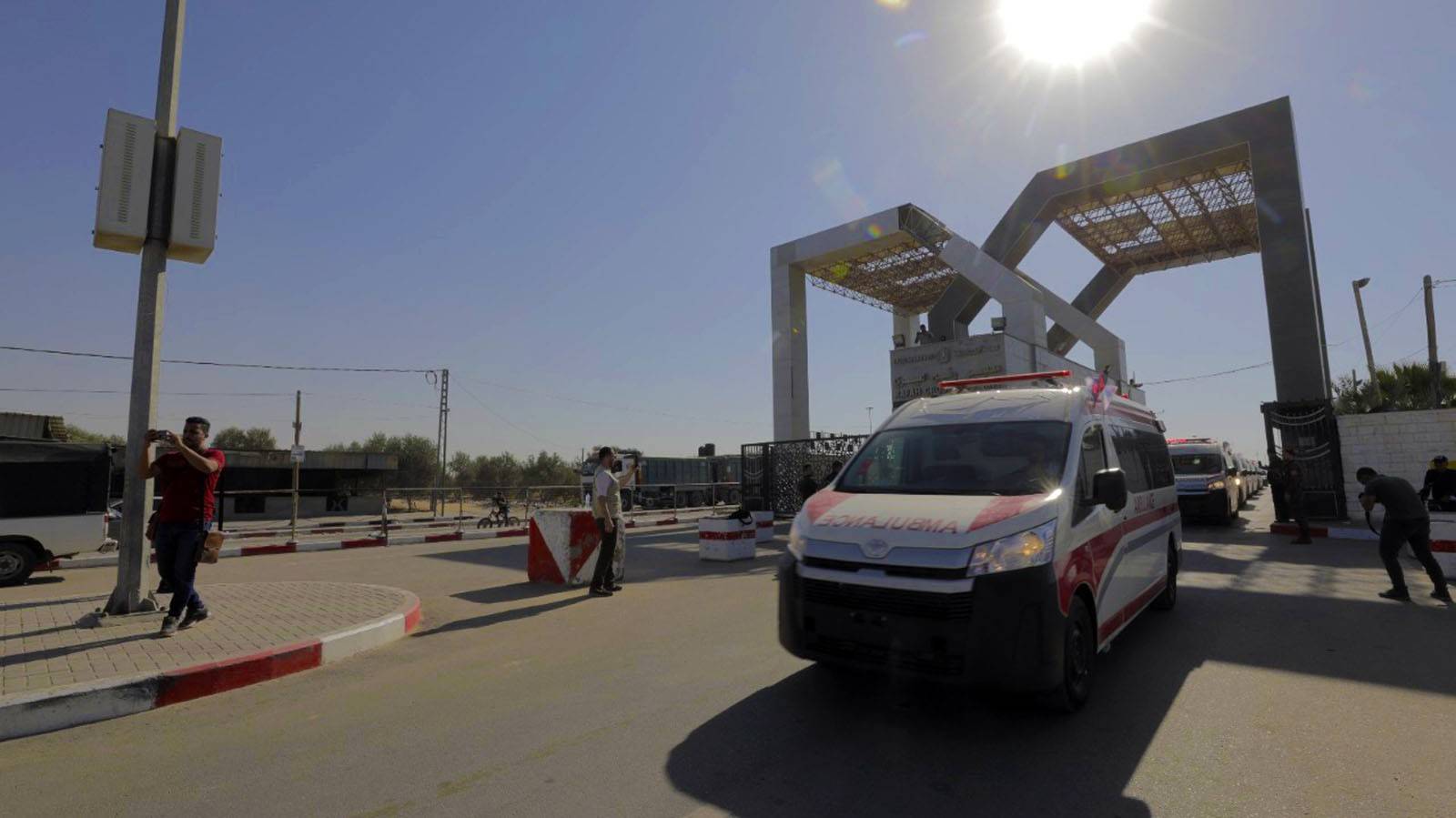 Ambulanslar Gazze’ye ulaştı