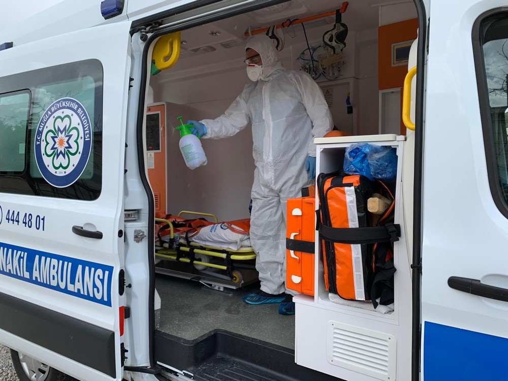 Ambulanslar her nakilden sonra dezenfekte ediliyor 