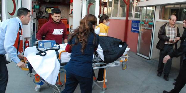 Amca iki yeğenini bıçakladı