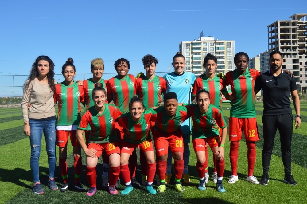 Amed Sportif’in kadın futbolcular rahatladı 
